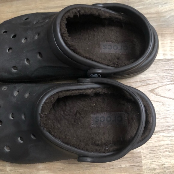 CROCS Unisex Fuzzy Clogs - Picture 4 of 6